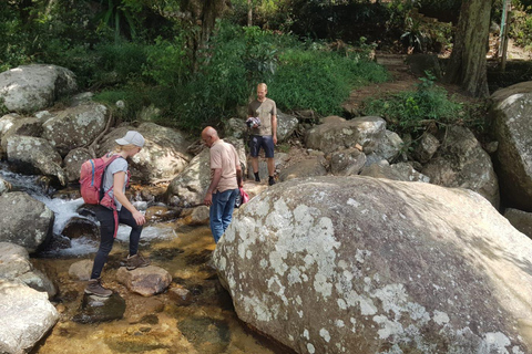 纳克尔斯峰探险和希洛亚村露营 2 日游
