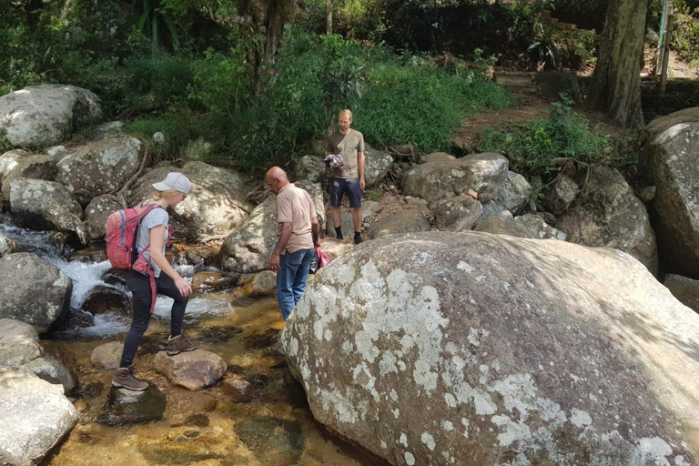 纳克尔斯峰探险和希洛亚村露营 2 日游