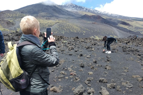 Excursion d&#039;une journée en 4x4 sur l&#039;Etna avec déjeuner dans un domaine viticole au départ de CataneVisite privée pour 5 personnes