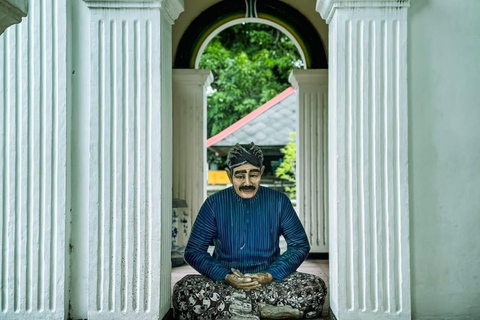 Yogyakarta Palace and Watercastle Guided Tour Private Transfer: Palace & Water castle Guided Tour