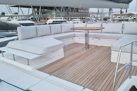 Santa-Giulia: Day at Sea Discovering the Far South by Catamaran Santa Giulia: Day at Sea Discovering the Far South by Catamaran