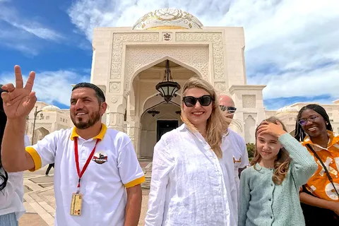 Abu Dhabi: Inside Qasr Al Watan Walking Tour