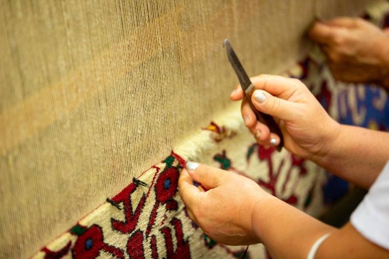 Baku: Weave Your Own Mini Rug and Take It Home as a Souvenir Experience authentic carpet weaving in a traditional workshop (small group)