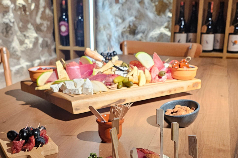 Tirana - Dua Vere – Albanian Wine Tasting Reserve Selection – with Barrel-Aged Raki (premium label)