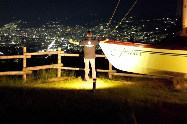Medellín: Sunset at Vintage Antiques Viewpoint & Pickup