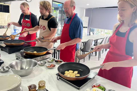 Shanghai: Food-Making Class and M50 Art District Tour Xiaolongbao Cooking Experience Private Course