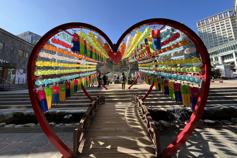 Walking through the heart of Seoul. Tour in Spanish