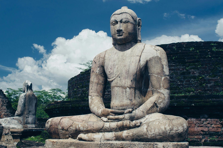 Kandy: Sigiriya Rock & Ancient Kingdom Polonnaruwa Day Trip