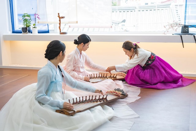 Seoul: Learn Traditional Korean Strings Instrument & Hanbok