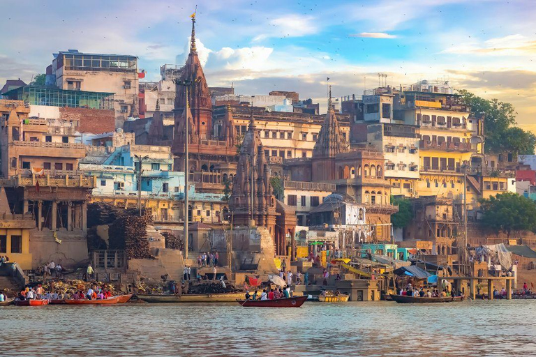 Varanasi: giro in barca sul Ganga Aarti al Dashashwamedh GhatVaranasi: giro in barca sul Gange a Dashashwamedh Ghat