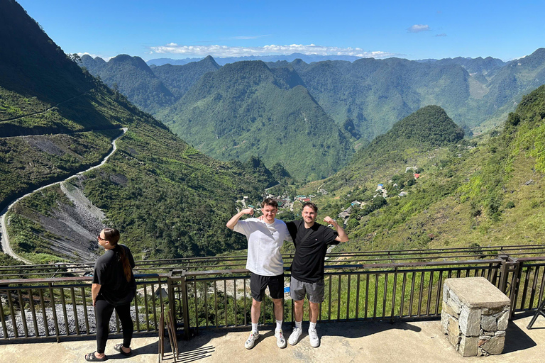 Giro di Ha Giang: Tour di 4 giorni in moto a guida autonoma - SENZA BUS