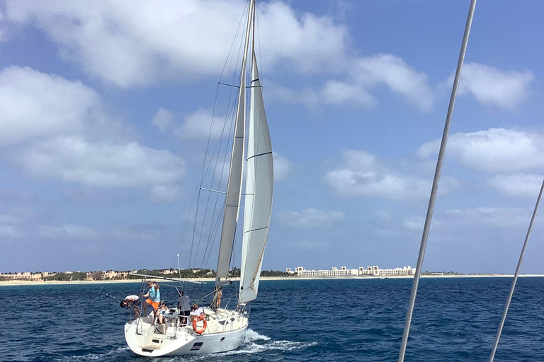 Sal Island: Full-Day Sailing Trip with Lunch & Drinks Full-Day Ocean Escape by Sailing Yacht with Lunch & Drinks