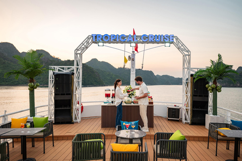 河内：下龙湾至兰哈湾 - 猫巴岛一日游从河内出发，乘坐豪华巴士（22 座）