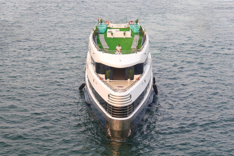 Dubai: Cruzeiro Rose Royale NYE com jantar e fogo de artifícioAssentos no convés principal