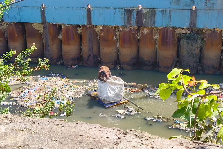 &quot;Descubre Dharavi: Caminando por el vibrante barrio marginal de Asia&quot;Privado - Visita guiada a pie por los barrios bajos con recogida y entrega