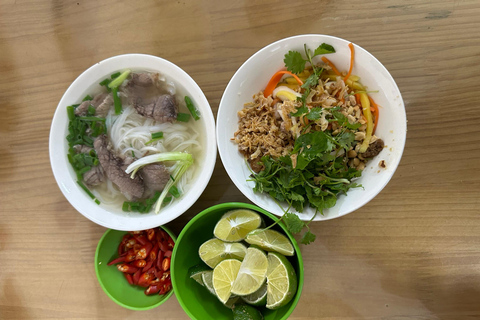 Lokaal eten in HanoiHanoi Local Street Food Experience - privétour