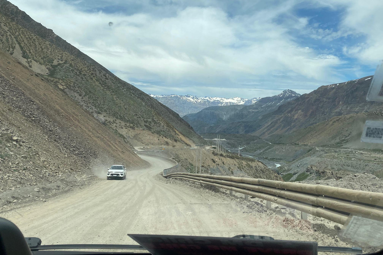 Santiago: Private Full Day El Yeso Reservoir and Vineyard