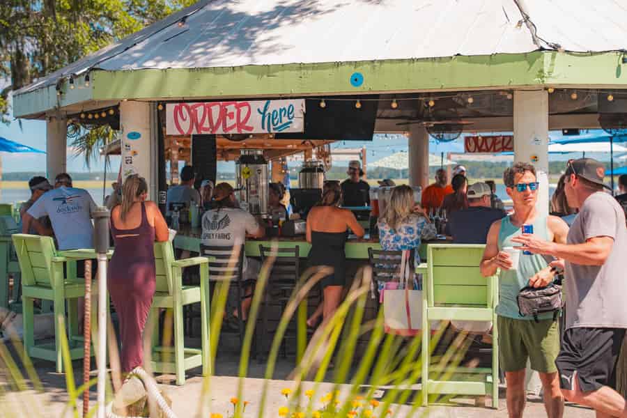 Tägliche Hin- und Rückfahrt mit der Fähre von Savannah nach Daufuskie Island. Foto: GetYourGuide