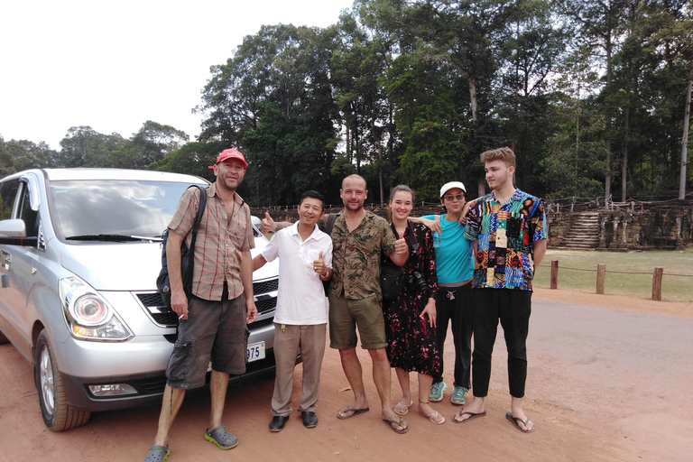 Táxi de Siem Reap para Phnom Penh com motorista que fala inglêsTáxi particular de Siem Reap para Phnom Penh