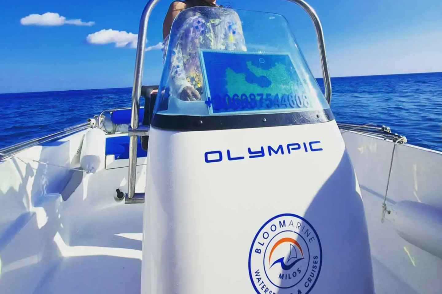 Leigðu bát á Milos án skírteinis