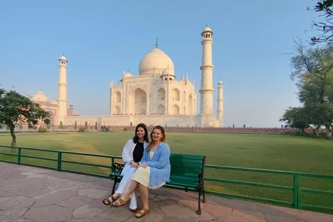 Agra: Taj Mahal Skip-the-Line & Guided Tour