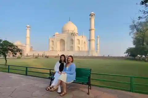 Agra: Taj Mahal Skip-the-Line & Guided Tour