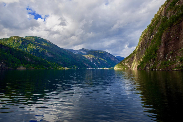 Bergen: Mostraumen Fjord Cruise with Live GuideBergen: Mostraumen Fjordcruise with Live Guide