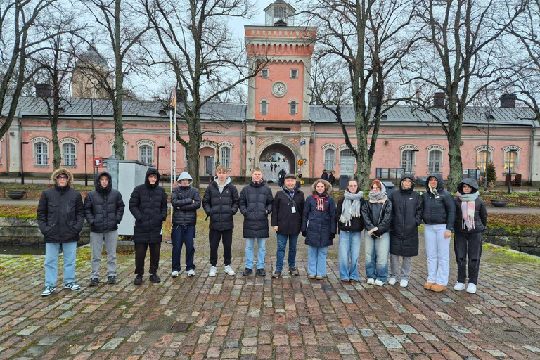 Private UNESCO Suomenlinna Tour: Fortress & Sea landscapes
