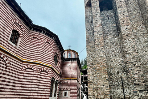 Monastère de Rila,PETIT GROUPE ,Grotte Rilska,Stoby De SOFIASOFIA - Monastère de Rila, pyramides de Stob et grotte de St.Ivan Rilski.