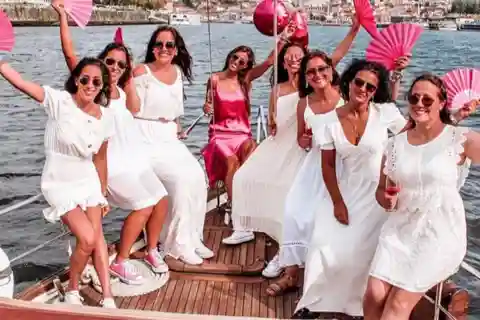 Porto : Despedida de solteira em barco particular (1-10px)