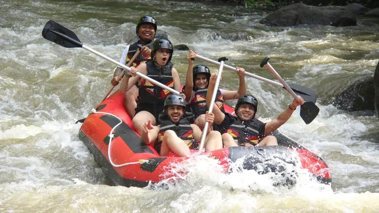 Bali: Rafting auf dem Bongkasa mit Mittagessen vom Buffet am Flussufer