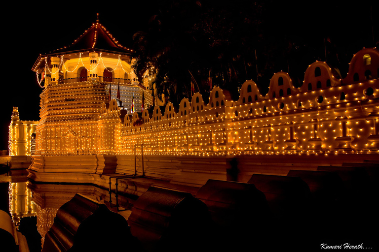 Kandy: Guided City Tour with Lunch and Cultural Show