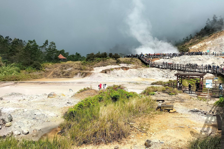 从日惹出发的日出西库尼尔山和迪恩高原之旅从日惹到日出 Sikunir 和 Dieng 高原之旅