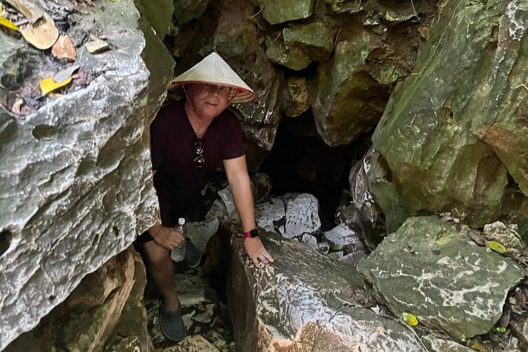 De Hue a Hoi An por el Paso de Hai Van y el Cementerio de An Bang en coche