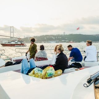 Istanbul: Bosphorus Sunset Cruise on a Luxurious Yacht