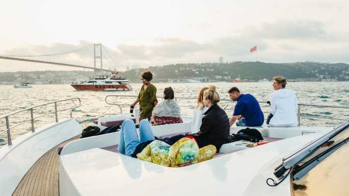 Istanbul: Bosphorus Sunset Cruise on a Luxurious Yacht