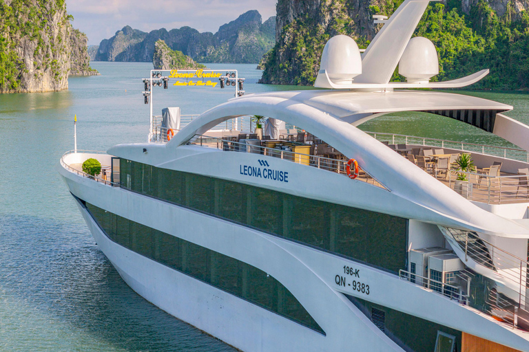 Depuis le port : la meilleure excursion dans la baie d&#039;Along sur le bateau de croisière 5 étoiles LeonaDepuis le port : la meilleure excursion dans la baie d&#039;Along sur le Leona