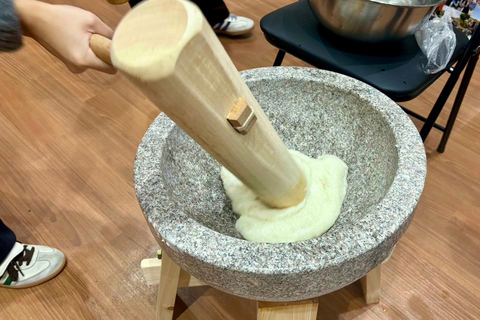 Quioto: experiência tradicional de mochi com degustaçãoQuioto: Experiência tradicional de bater mochi com degustação
