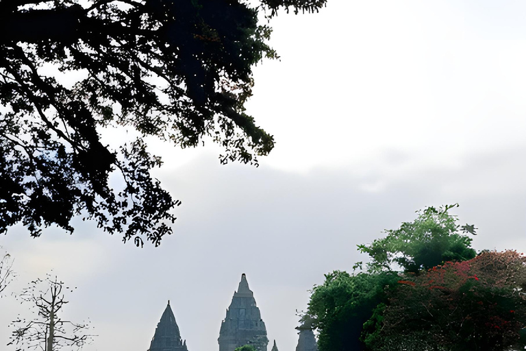 Yogyakarta: Borobudur & Prambanan Temple Tour & Pickup Sharing temple tour (guide included for 2 temples)