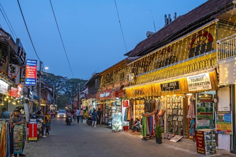Explore Kochi in Nightlights (2 Hour Guided Walking Tour)