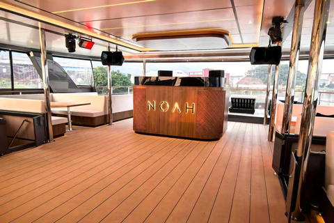 Phuket: Phi Phi Island Tour & Luxury Catamaran Party