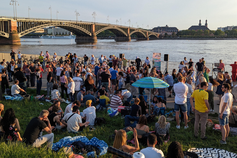 Mainz: guided evening tour of the Rhine embankment/old town in German and English