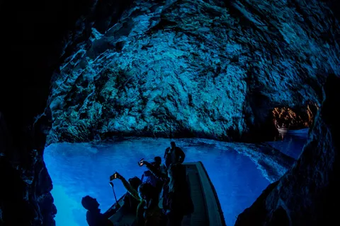 Au départ de Split : Grotte bleue, Hvar, et excursion en bateau à moteur dans les 5 îles