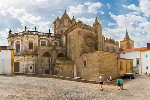 Lisbon: Small-group Évora Historical and Alentejo Wine Tour