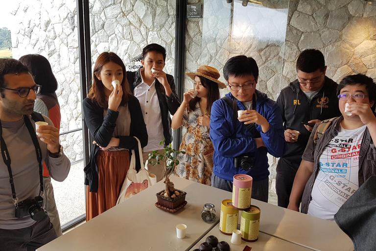 Chiang Rai: Guided Full-Day Highlights Tour with Thai Lunch Chiang Rai: Guided Full-Day Highlights Tour with Lunch