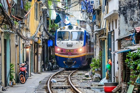 Hanói: Excursão a pé com comida de rua do Guia MichelinTour gastronómico Michelin com visita à rua do comboio