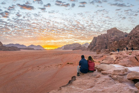 Wadi Rum: Solo Travelers Desert Adventure with Dinner