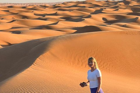 Mascate: excursão de 1 dia ao pôr do sol no deserto e ao Wadi Bnai Khalid + almoço