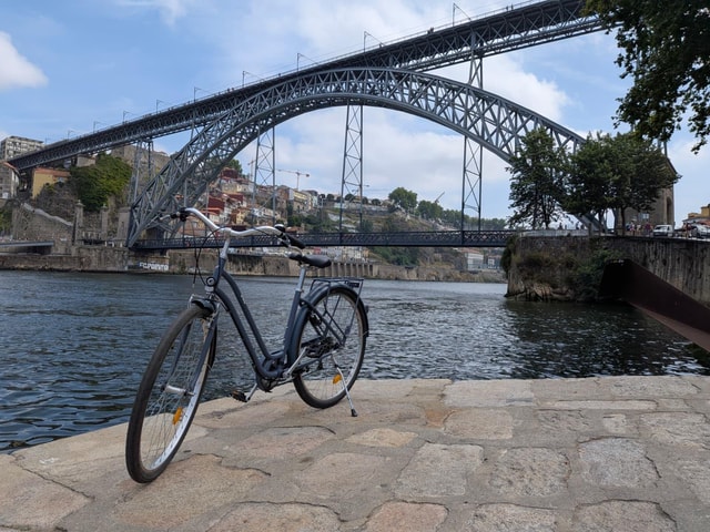 Porto & Gaia: Bike Rental Douro to the Beach