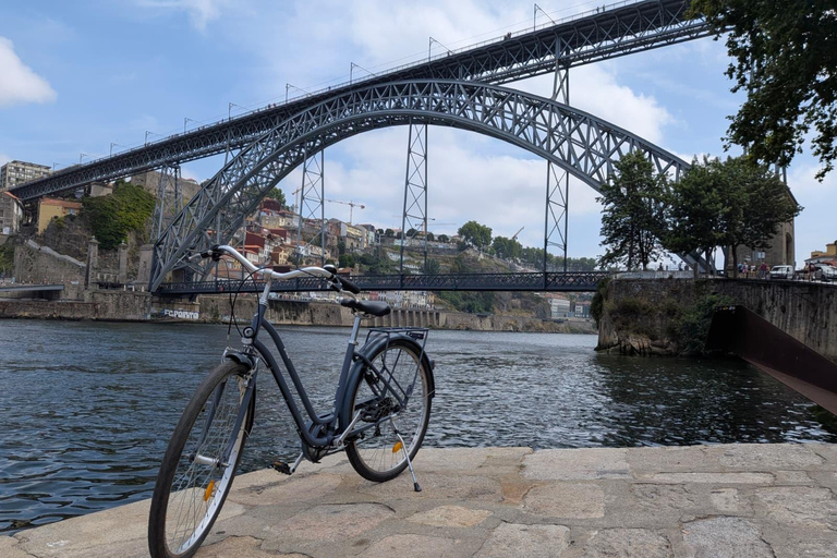 Porto & Gaia: Bike Rental Douro to the Beach E-Bike 2 Hours